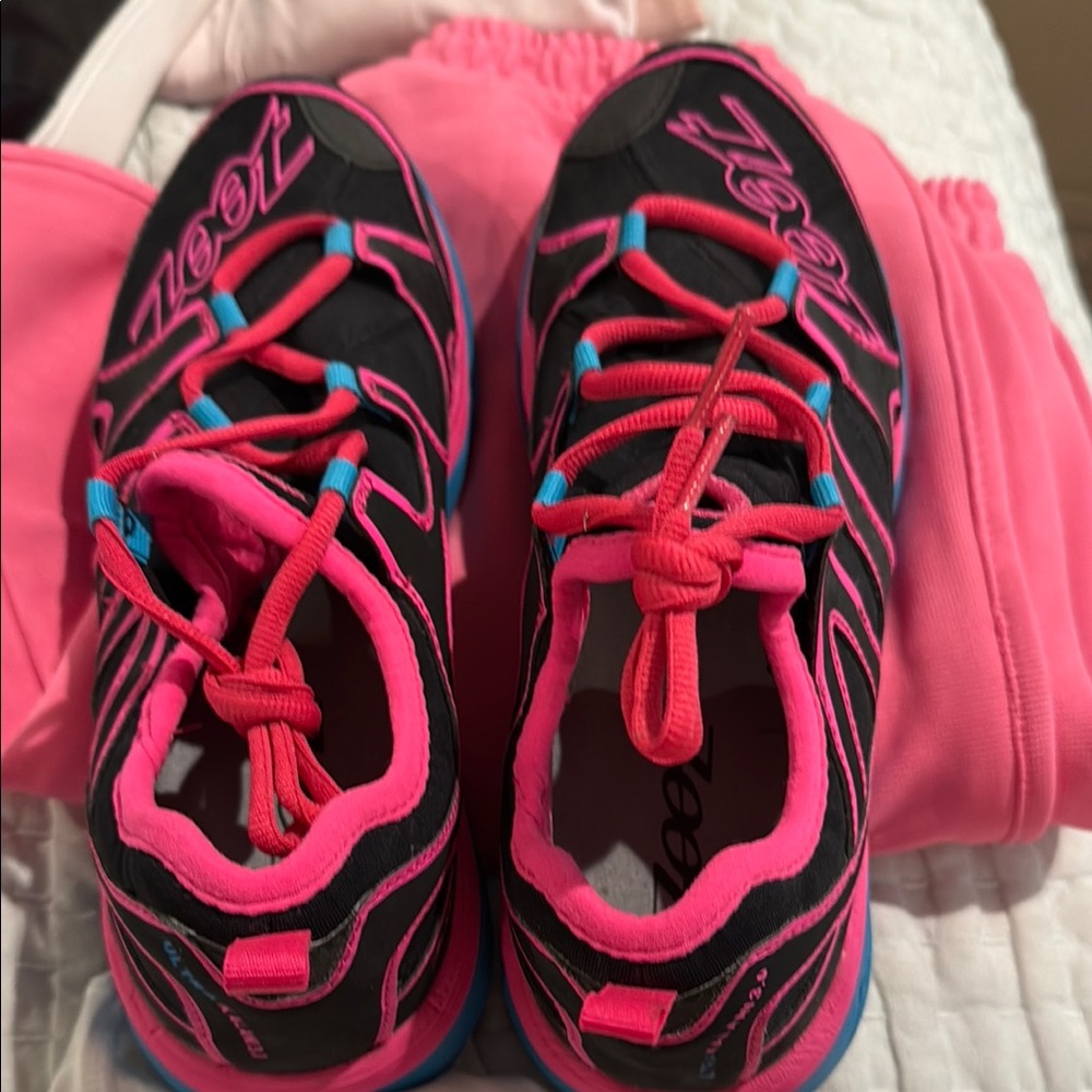 Zoot Black and Pink Sneakers Athletic Design